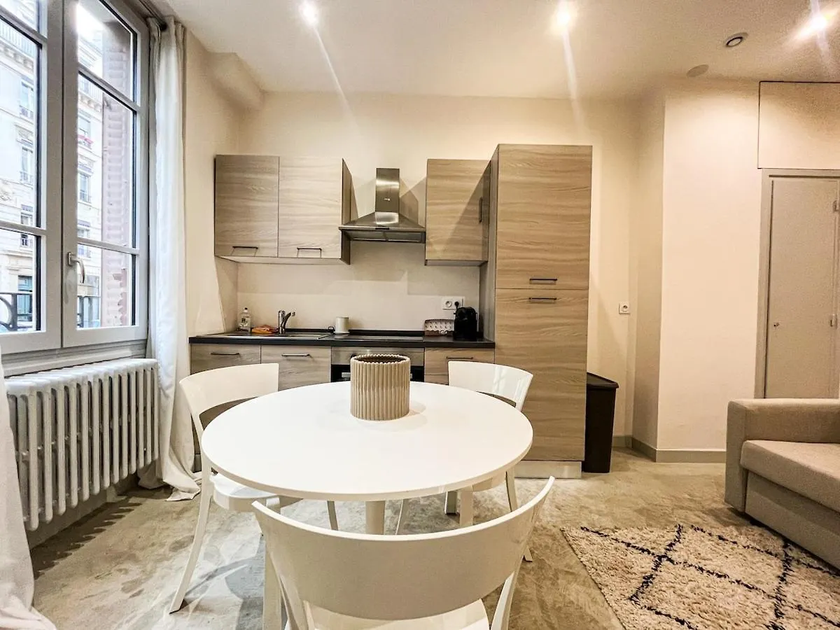Suite Onyx Lyon 0*,